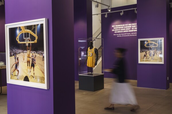 Wilt chamberlain online purple lakers jersey